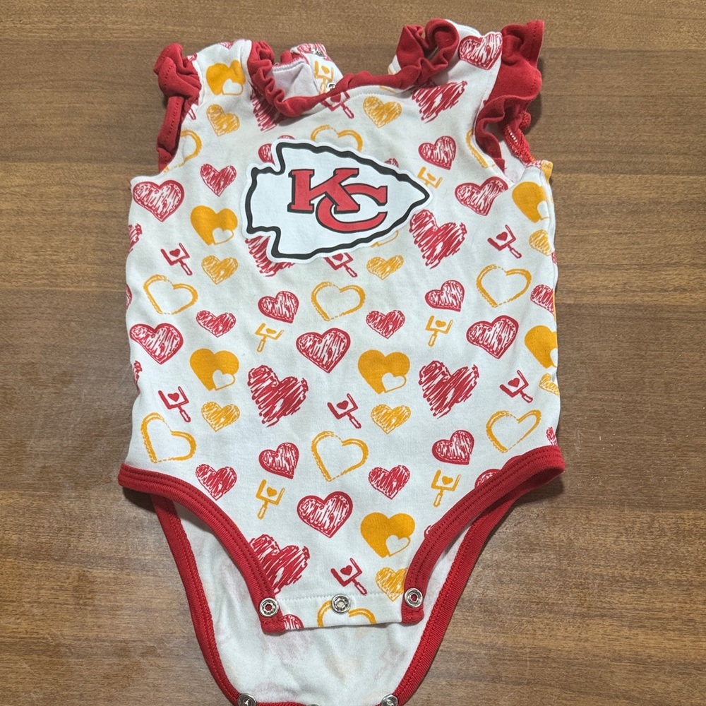 Kansas City Chiefs and Royals Baby Onesie Set - Picture 4 of 5